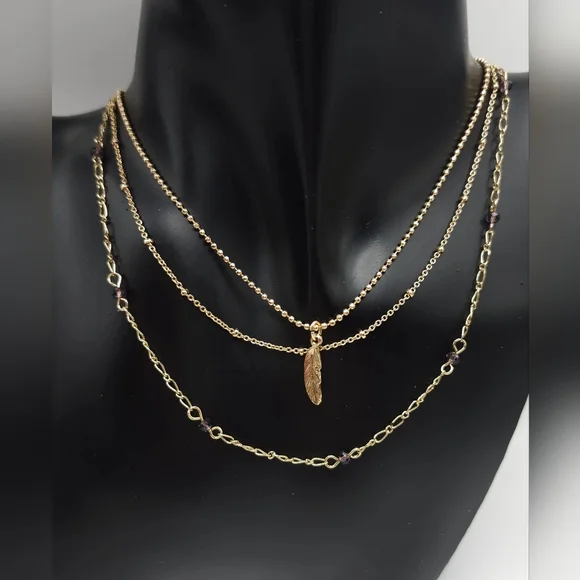 Layered chain feather charm necklace - Picture 4 of 6